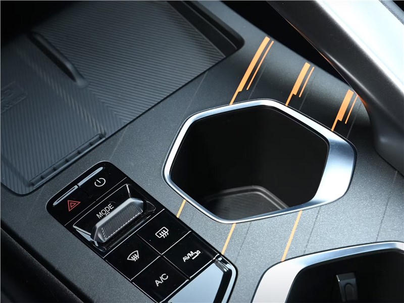 Omoda C5 (2026) центральный тоннель