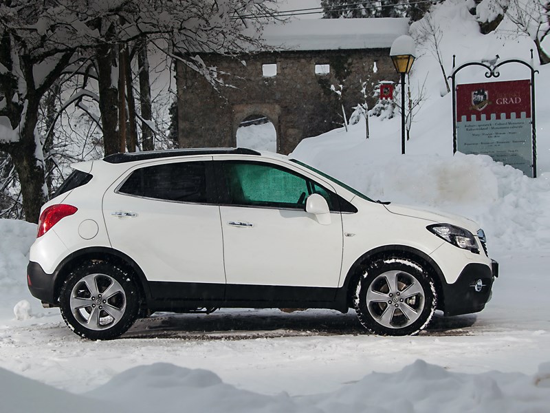 Opel Mokka 2013 вид сбоку