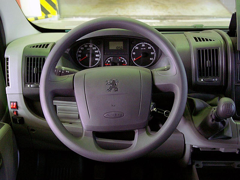 Peugeot Boxer 2006 приборы и органы управления фото 2