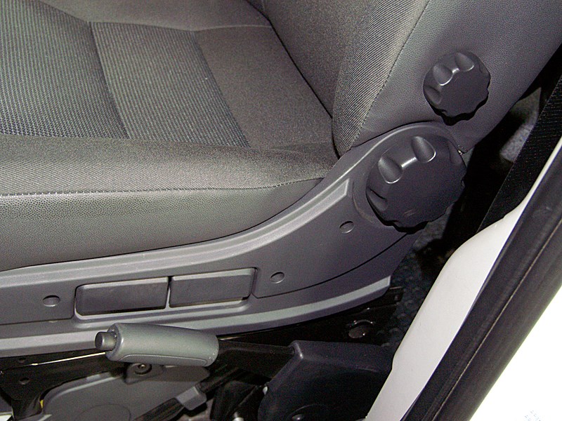 Peugeot Boxer 2006 регулировочные рукоятки водительского сиденья