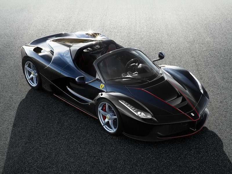 Ferrari планирует сделать гибридную версию для каждой своей модели