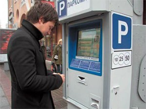 Платные парковки сделают на дорогах Петербурга