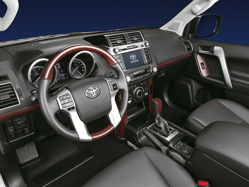 Toyota Land Cruiser Prado 2014 водительское место
