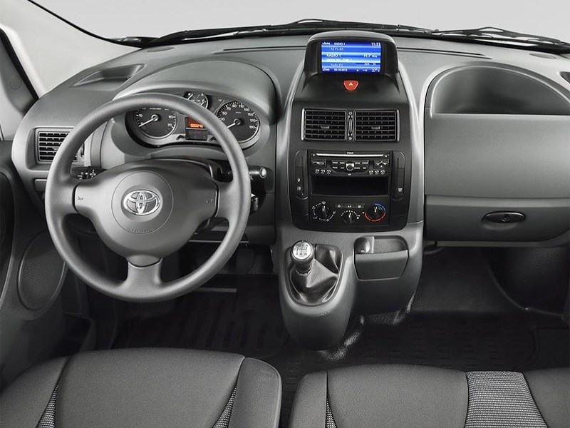 Toyota ProAce 2013 водительское место