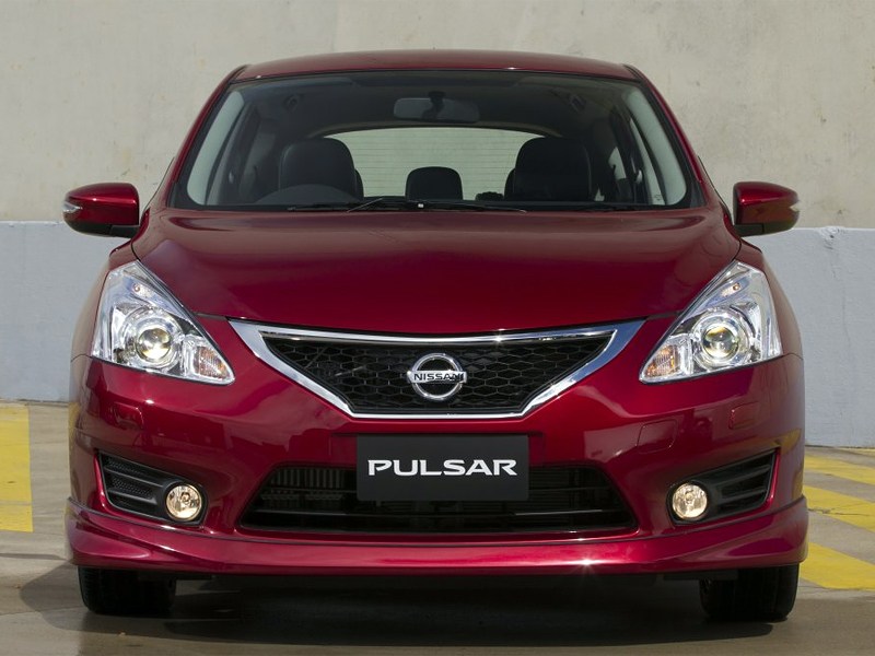 Nissan Pulsar 2013 вид спереди