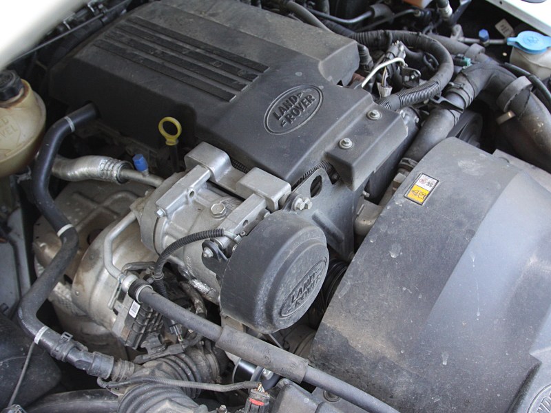 Land Rover Defender 2011 двигатель
