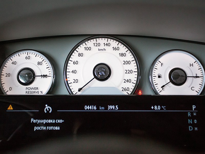 Rolls-Royce Ghost 2010 приборная панель