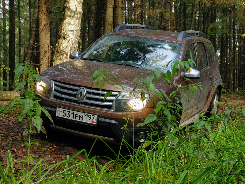 Renault Duster 2012 вид спереди
