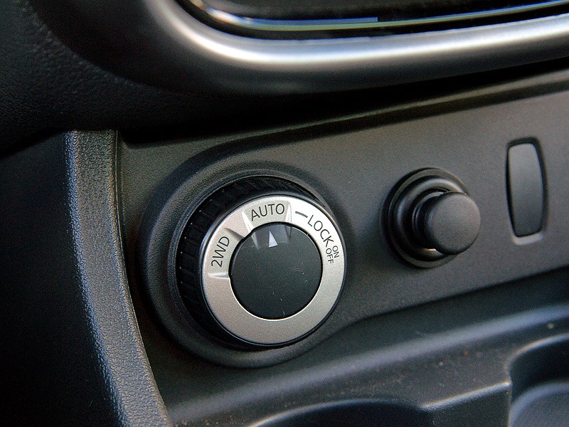 Renault Duster 2012 переключатель внедорожных режимов