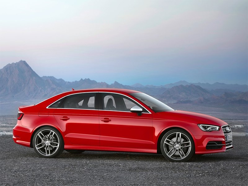 Audi S3 sedan 2013 вид сбоку