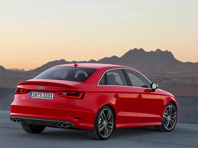 Audi S3 sedan 2013 вид сзади сбоку