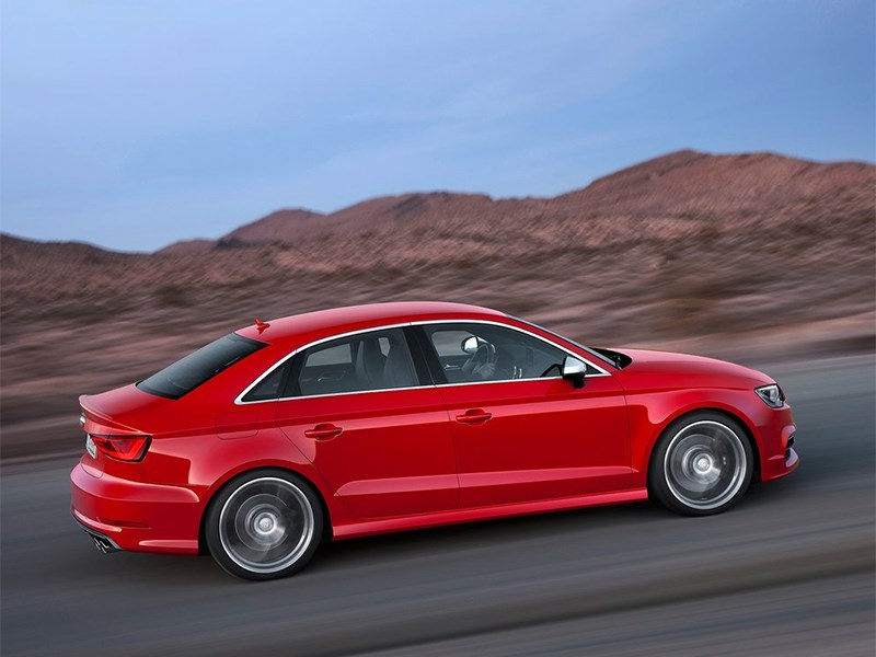 Audi S3 sedan 2013 вид сбоку фото 2