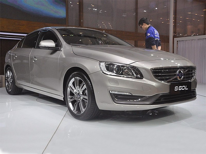 Volvo S60 L 2014 вид спереди 3/4