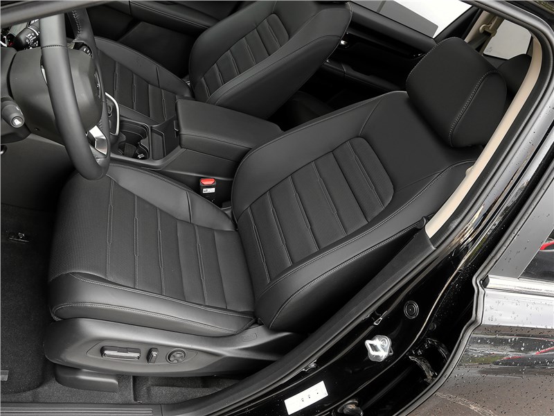 Honda CR-V (2022) передние кресла