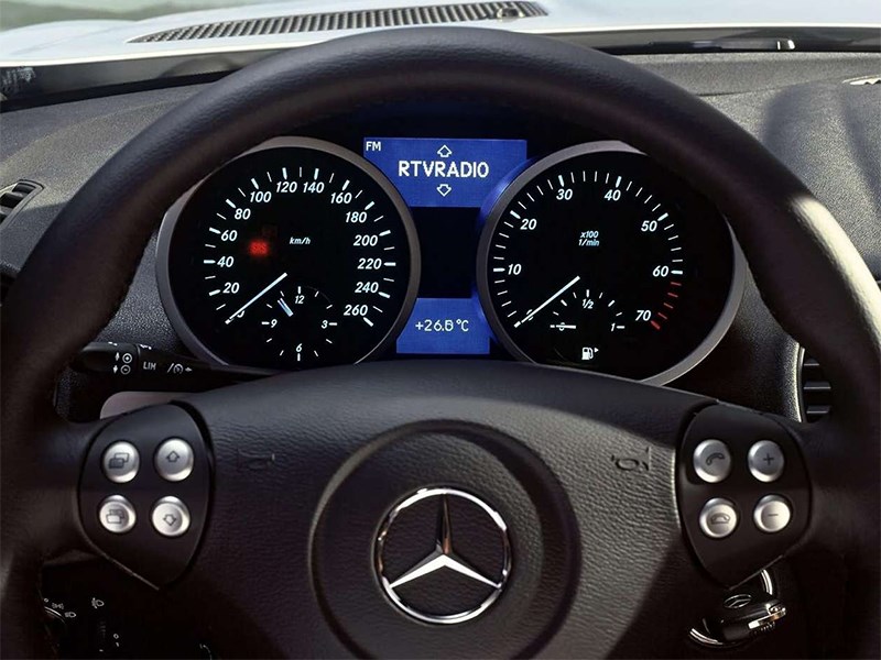 Mercedes-Benz SLK-Klasse 2005 приборная панель