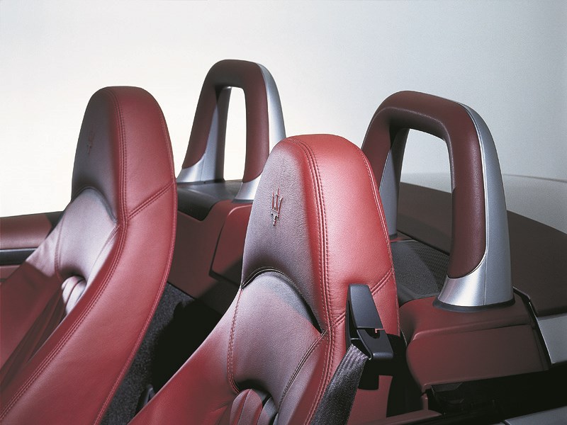 Кресла Maserati Spyder имеют интергированные подголовники