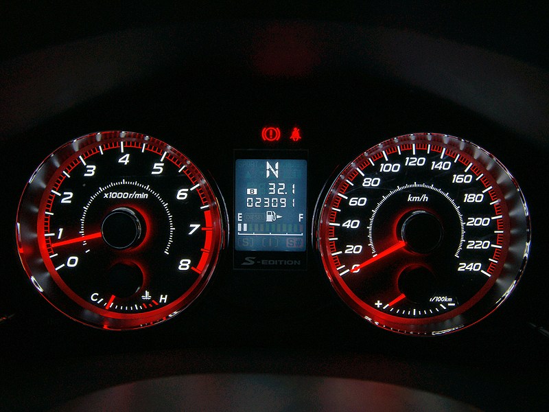 Subaru Forester S-edition 2011 приборная панель