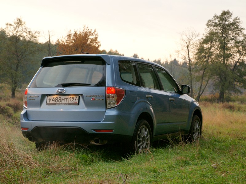 Subaru Forester S-edition 2011 вид сзади