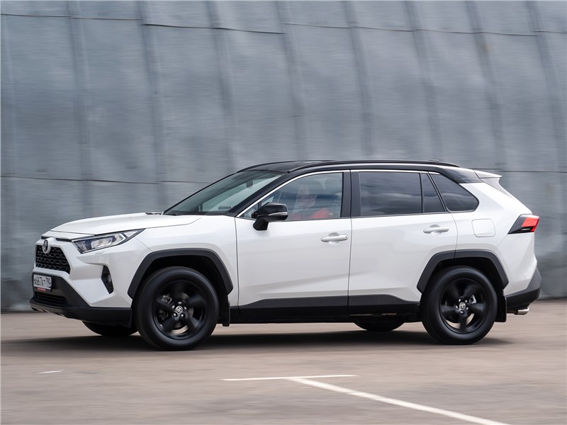 Toyota RAV4 2019 вид сбоку