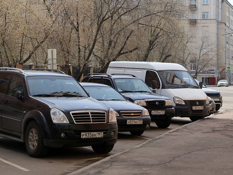 Парк легковых автомобилей РФ почти на 60% состоит из иномарок
