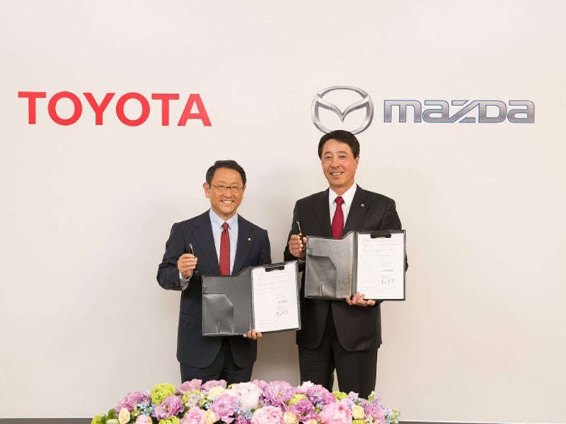 Mazda и Toyota создали СП по разработке электромобилей