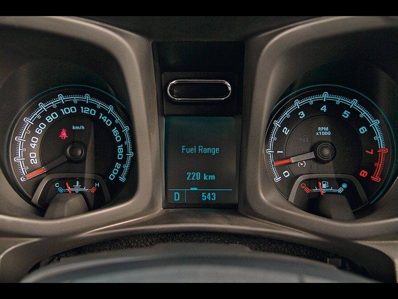 Chevrolet Trailblazer 2012 приборная панель