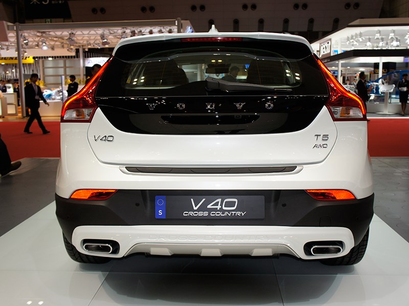 Volvo V40 Cross Country 2013 вид сзади