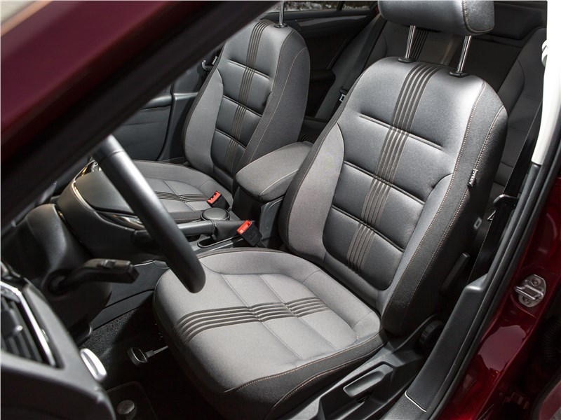 Volkswagen Jetta 2015 передние кресла