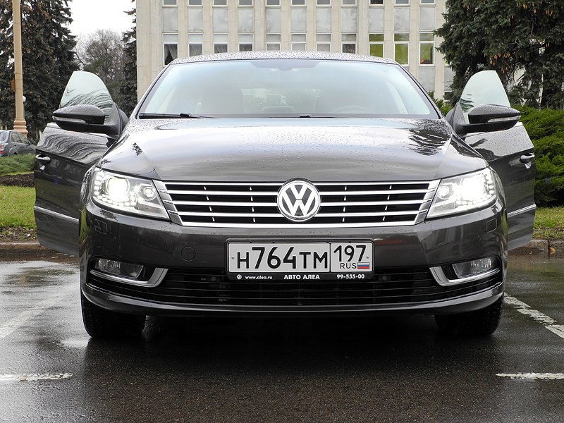 Volkswagen Passat CC 2013 вид спереди