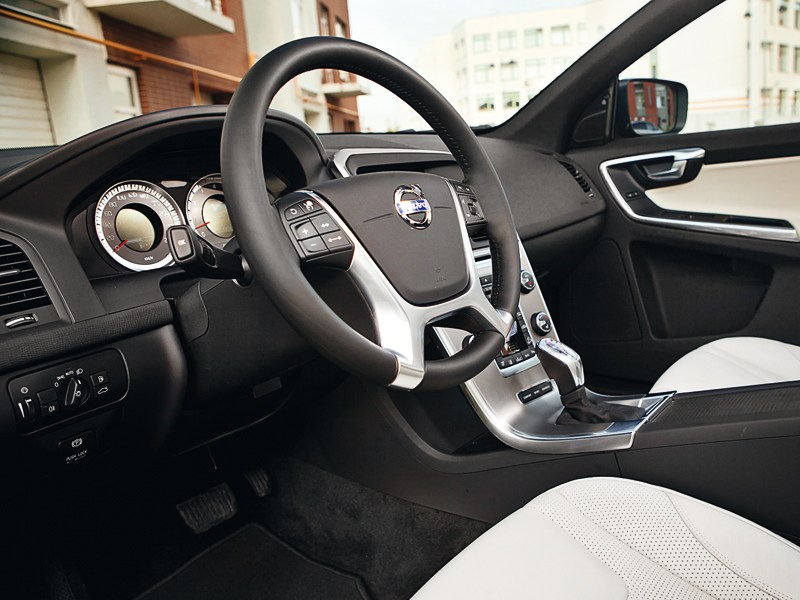 Volvo XC60 2012 водительское место