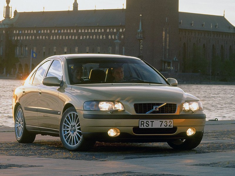 Люкс “семейного” формата (Volvo S60, Alfa Romeo 156, Saab 9-3) S60 поколение I