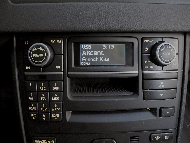 Volvo XC90 2012 дисплей аудиосистемы 