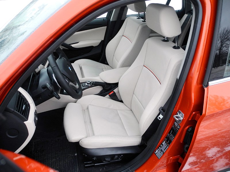 BMW X1 2012 передние седения