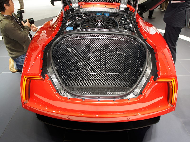 Volkswagen XL1 2013 вид сзади красный