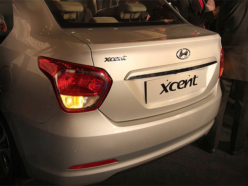 Hyundai Xcent 2014 задний фонарь