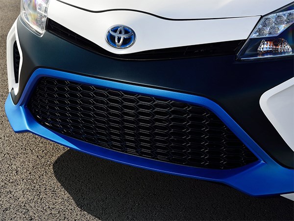Toyota Yaris Hybrid-R concept 2013 передний бампер