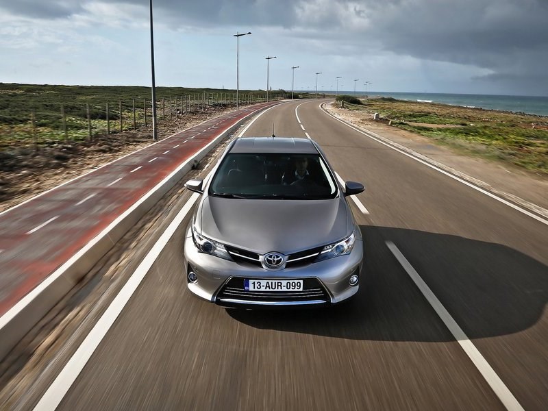Toyota отзывает пять хэтчбеков Auris в России