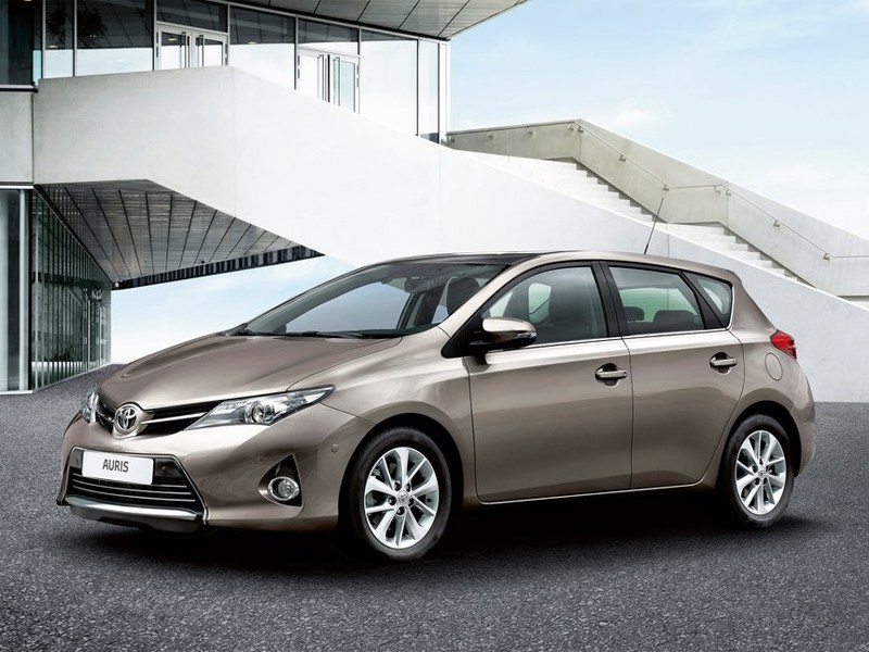 Toyota объявила рублевые цены на новый Auris