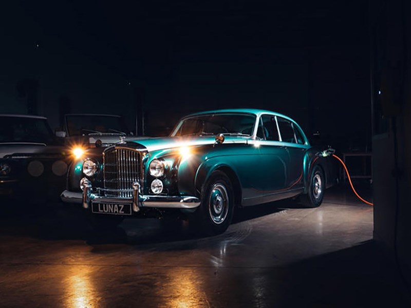 Bentley Continental превратили в электрокар
