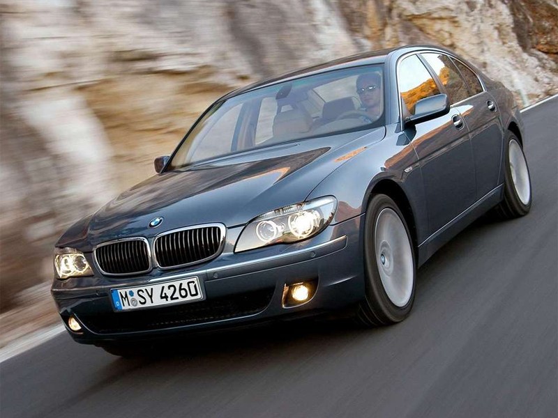 BMW отзывает 7-Series из-за дефекта дверей