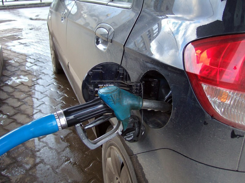 Впервые за 15 лет в России сократилось потребление бензина