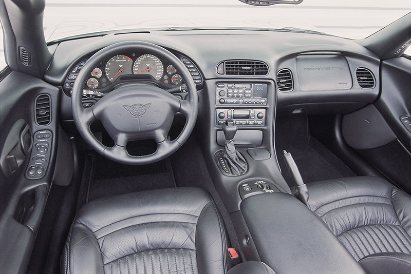 Chevrolet Corvette 2001 интерьер