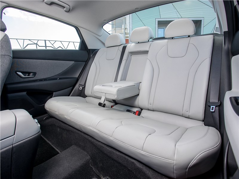 Hyundai Elantra (2021) задний диван