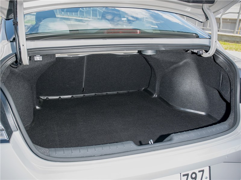 Hyundai Elantra (2021) багажное отделенине
