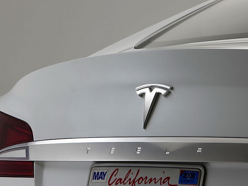 Росстандарт потребовал от Tesla действий по ремонту автомобилей