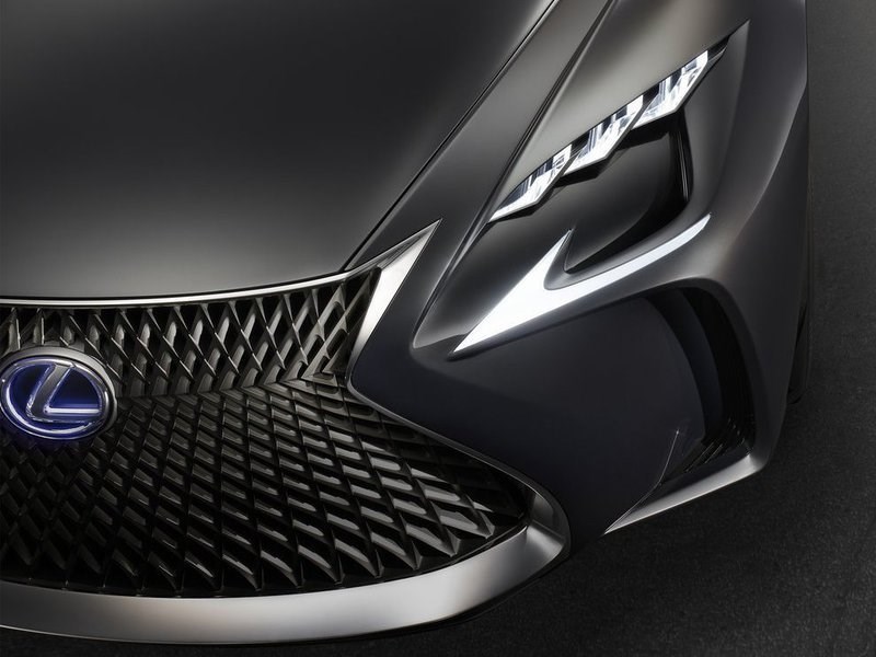 Lexus планирует за четыре года разработать новый водородный кроссовер