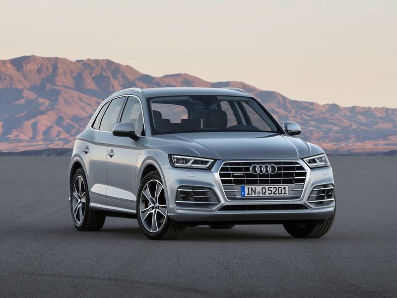 Audi анонсировала появление нового поколения Q5 на российском рынке
