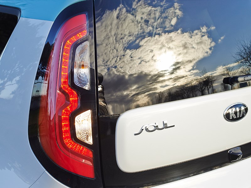 Kia Soul EV 2015 задний фонарь