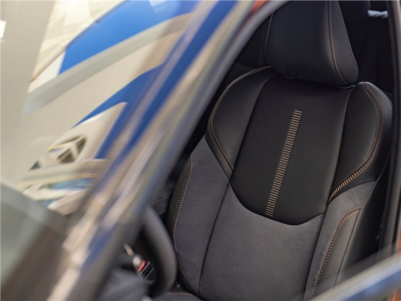 Lexus LBX (2024) кресло водителя