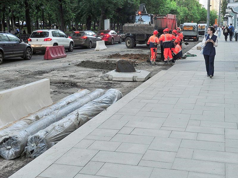 Опять перекопали: на выходные в Москве перекроют бульвары
